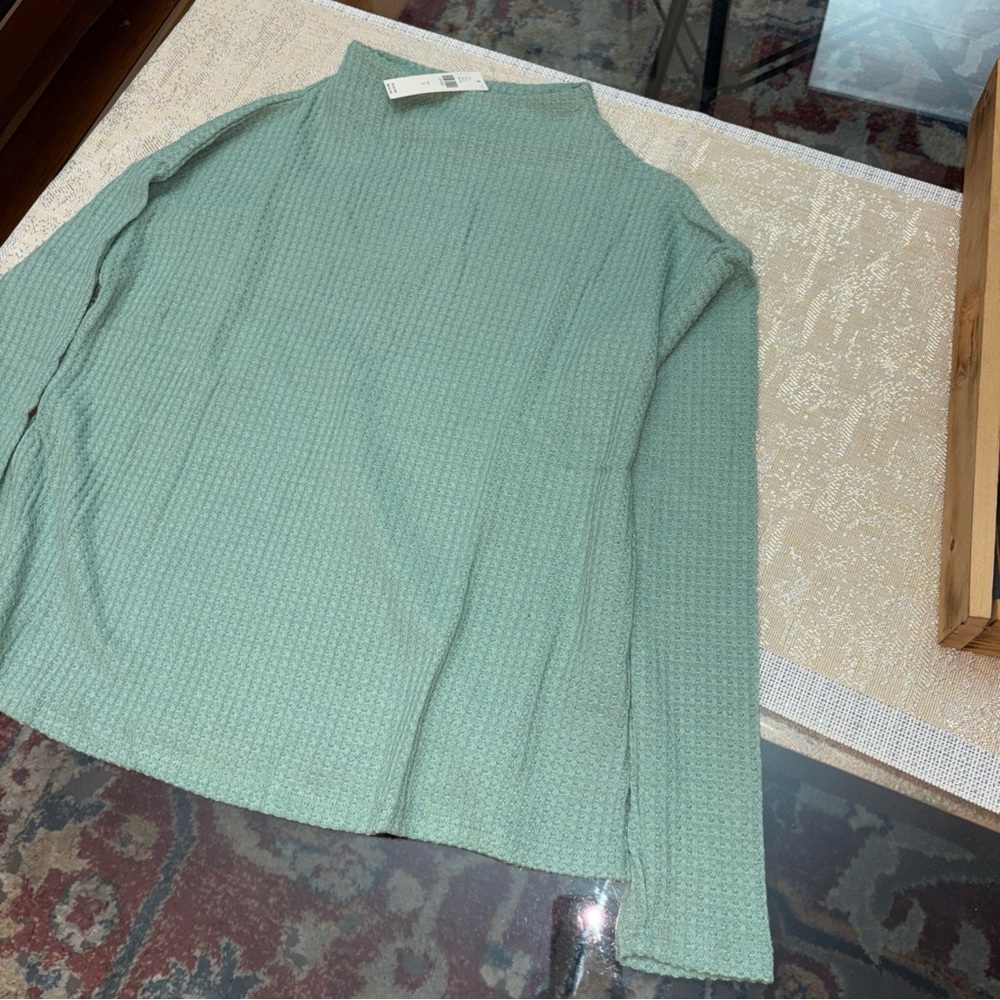 Elegant Green Turtleneck Sweater - Picture 3 of 7